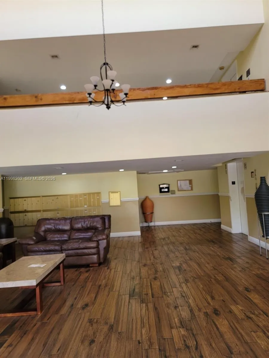 220 Lakeview Dr # 301, Weston FL 33326