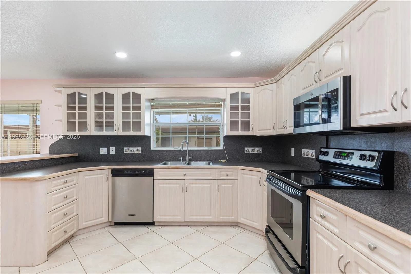 8970 Johnson St, Pembroke Pines FL 33024