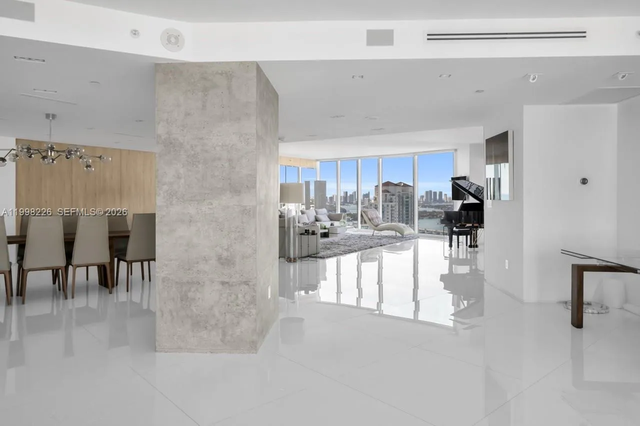 300 S Pointe Dr # 3105, Miami Beach FL 33139