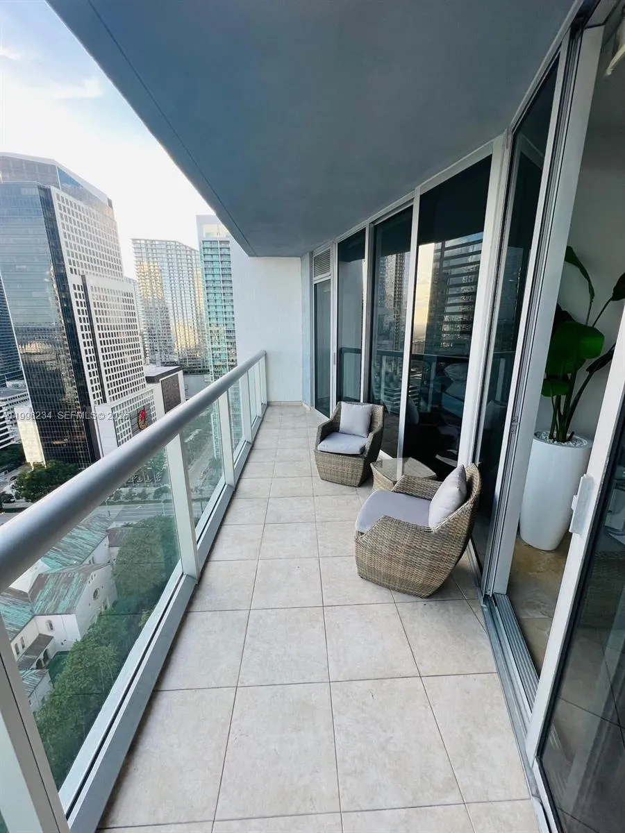 495 Brickell ave # 2707, Miami FL 33131