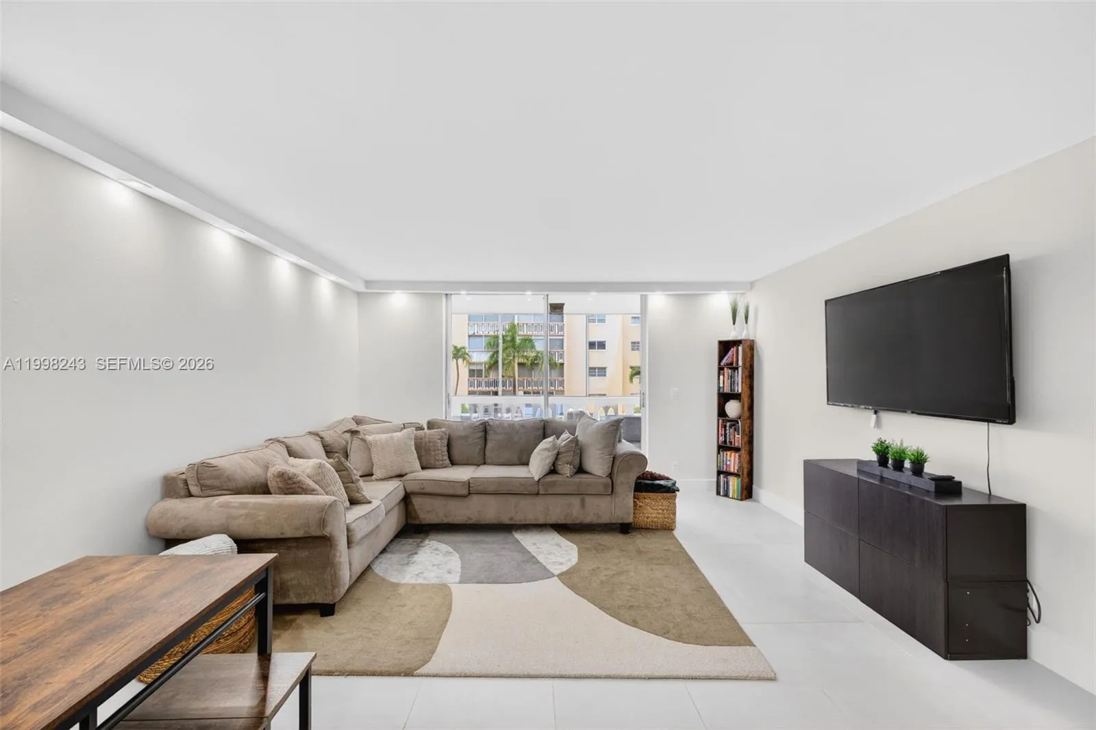 420 NE 12th Ave # 202, Hallandale Beach FL 33009