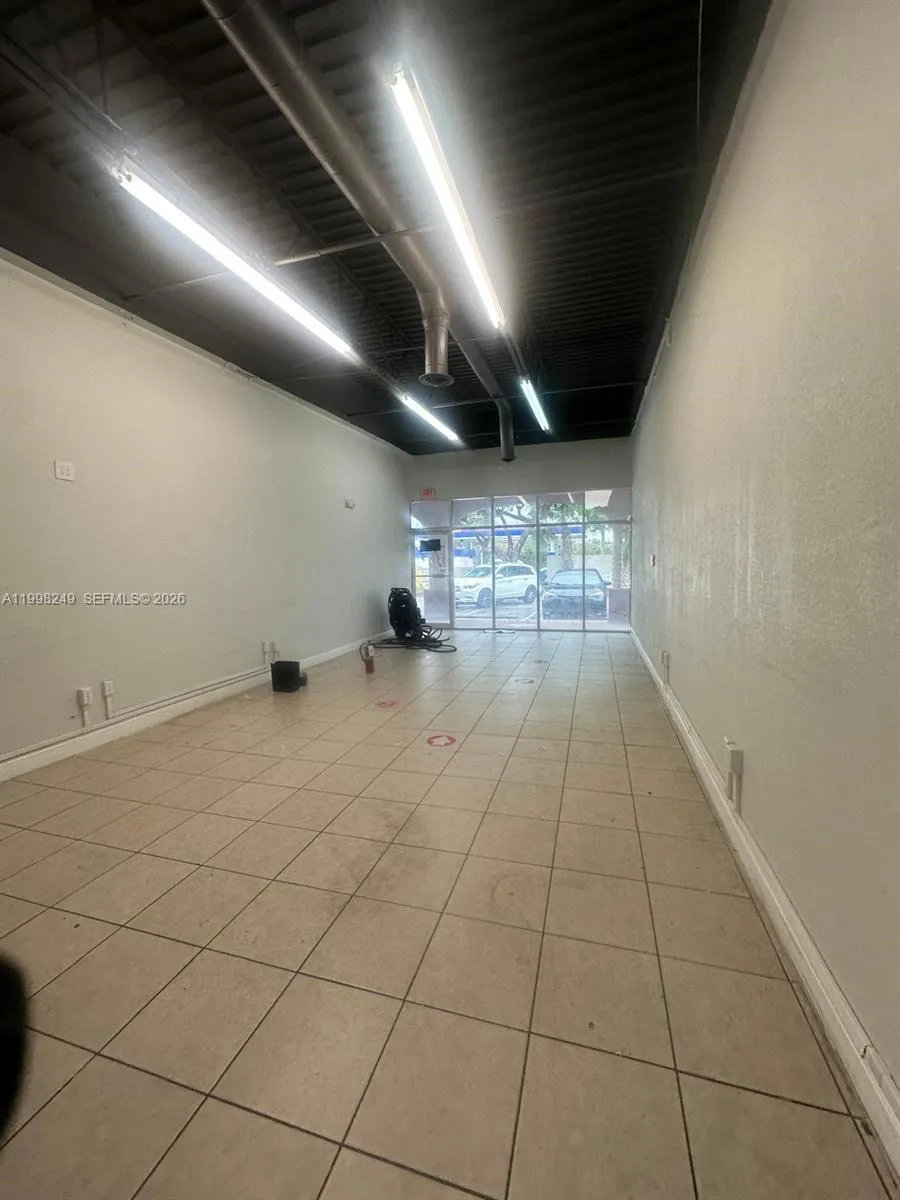 15648 SW 72nd St, Miami FL 33193