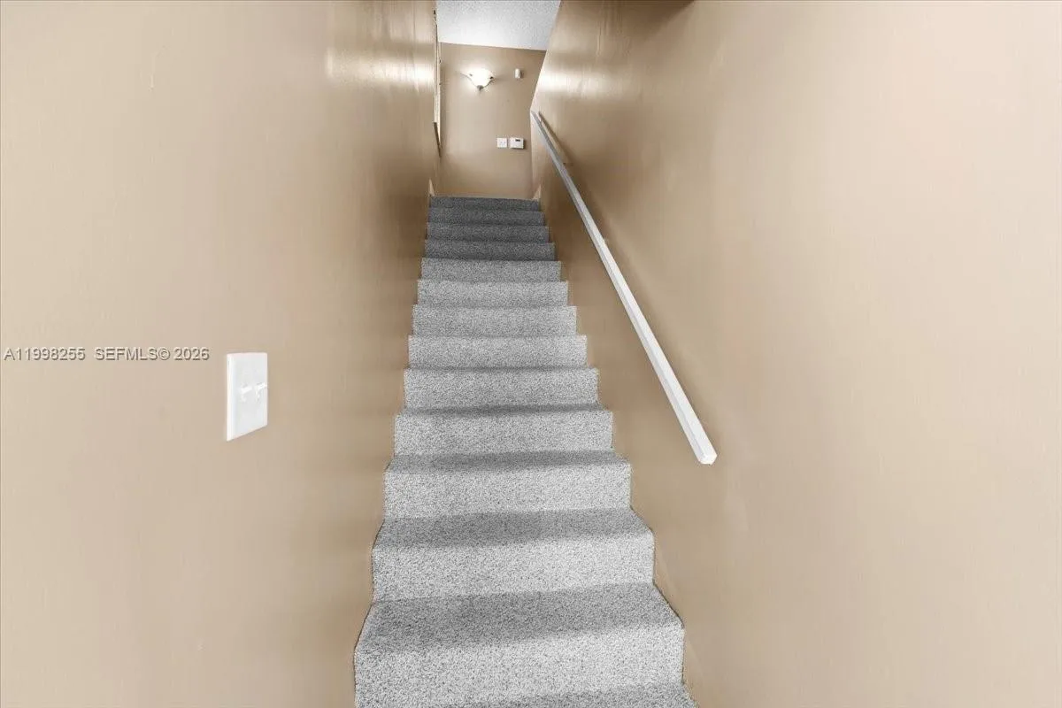 3047 N Oakland Forest Dr # 204, Oakland Park FL 33309