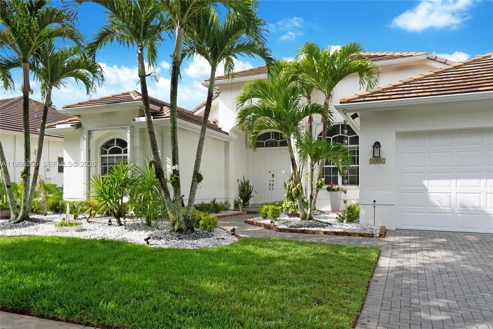 3085 Lakewood Cir, Weston FL 33332