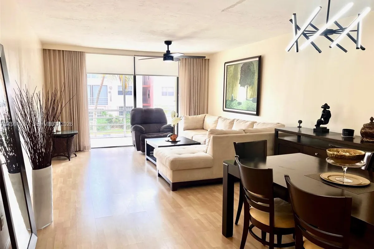 2841 Somerset Dr # 215, Lauderdale Lakes FL 33311