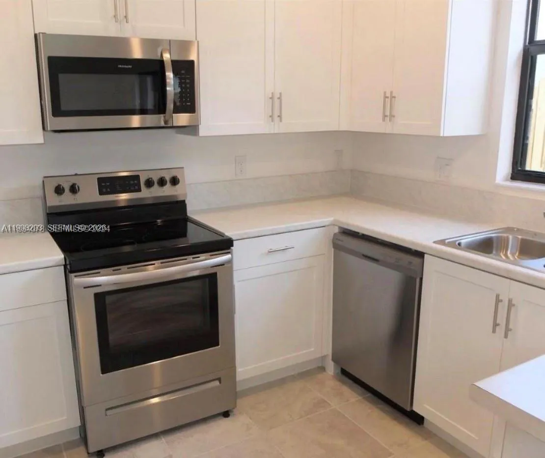 407 NE 208th Ter, Miami FL 33179