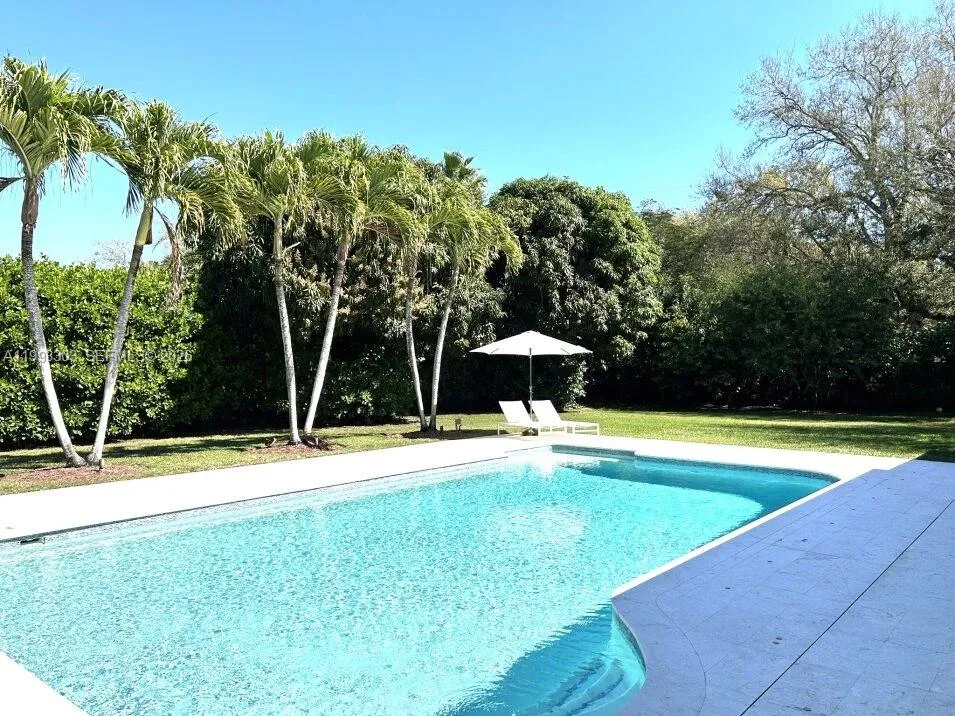 8001 SW 160th St, Palmetto Bay FL 33157