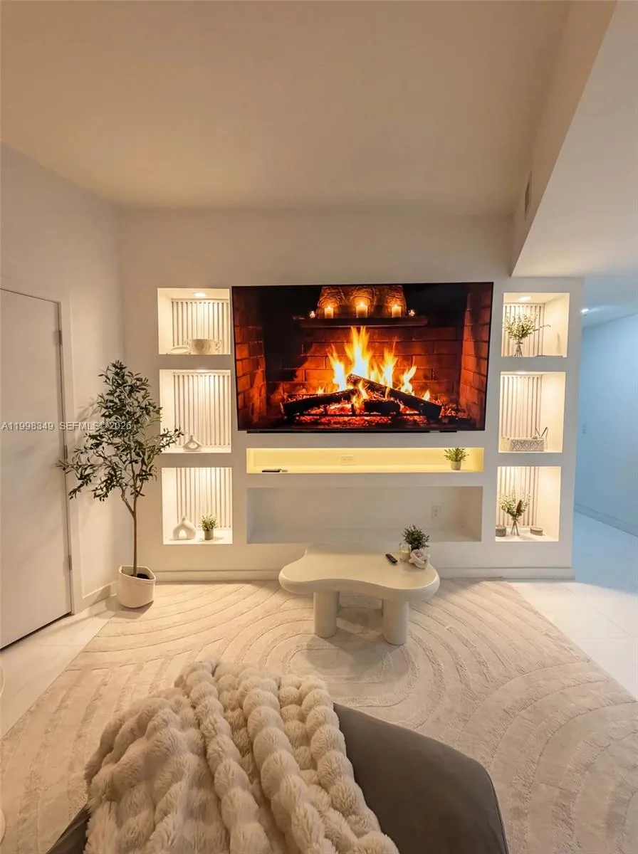 851 NE 1st Ave # 2301, Miami FL 33132