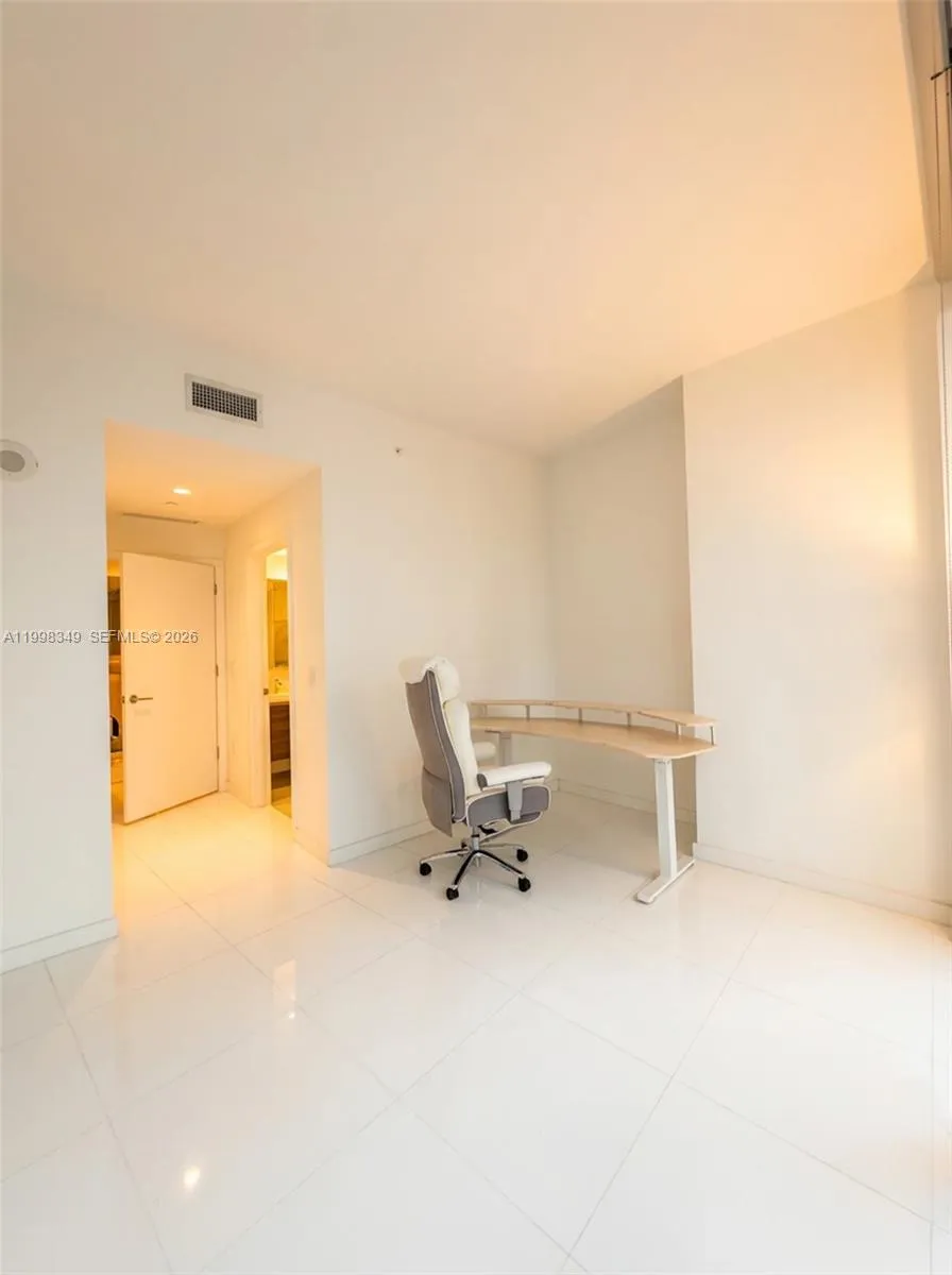 851 NE 1st Ave # 2301, Miami FL 33132