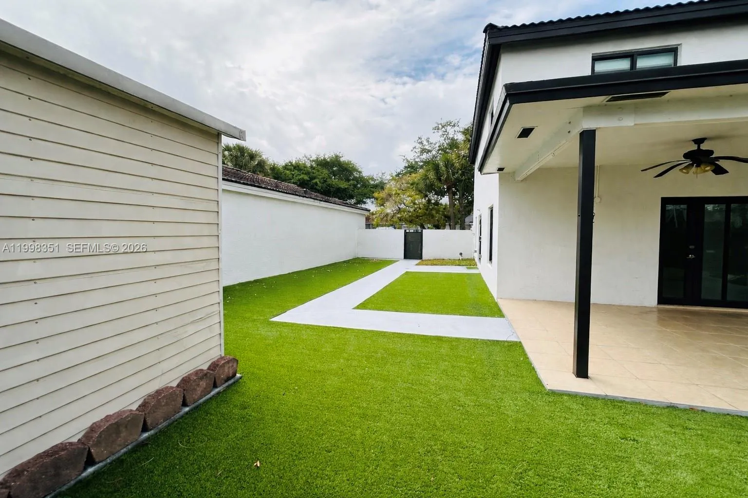 9069 NW 193rd St, Hialeah FL 33018