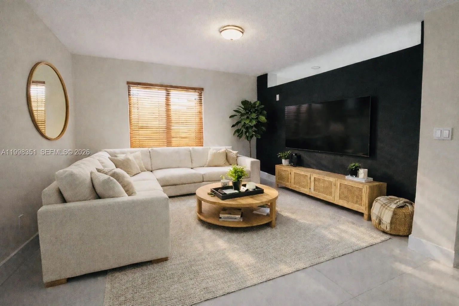 9069 NW 193rd St, Hialeah FL 33018