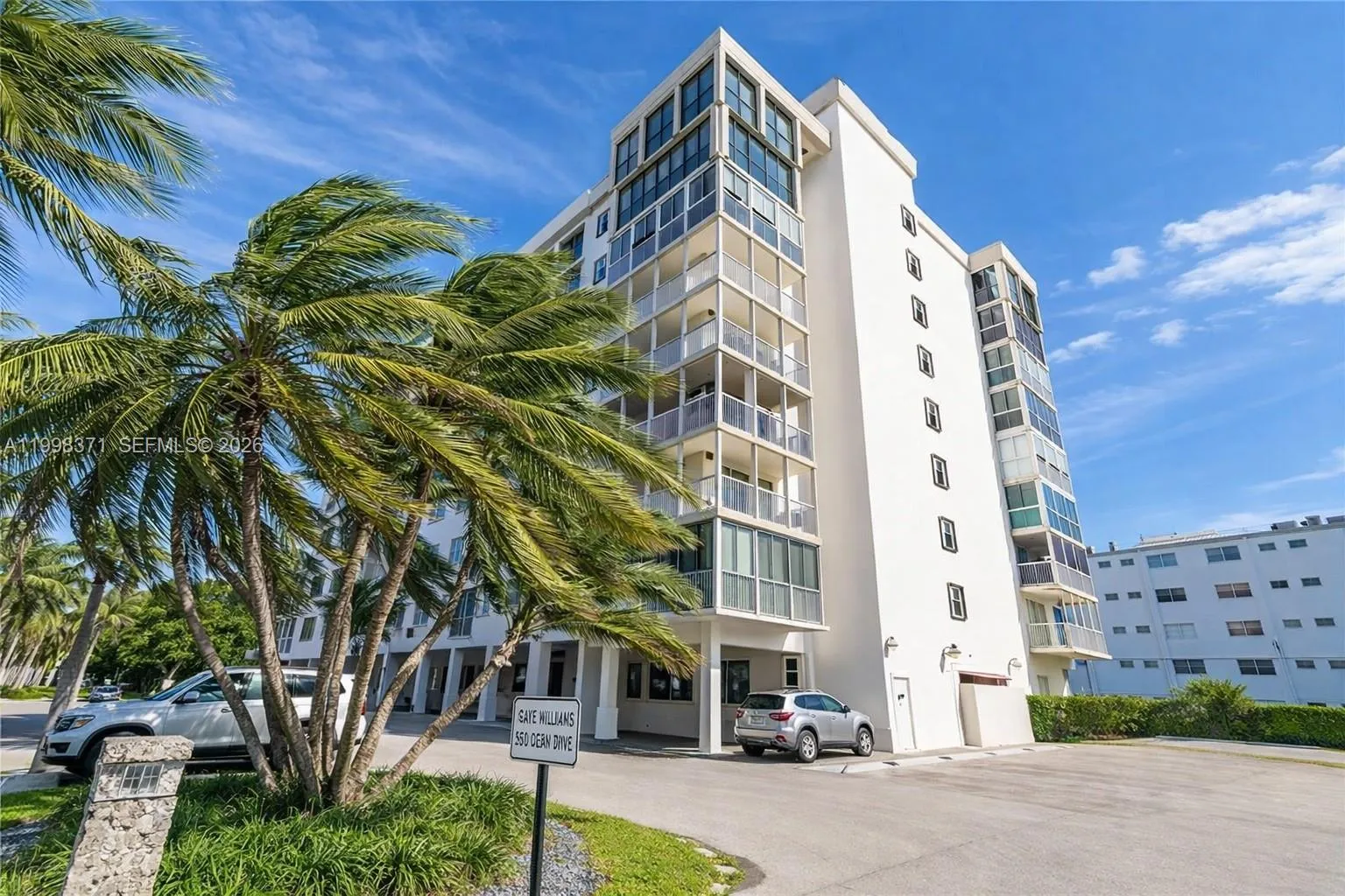3 bedroom 2 bath for sale at 550 Ocean Drive # 3H, Key Biscayne FL 33149