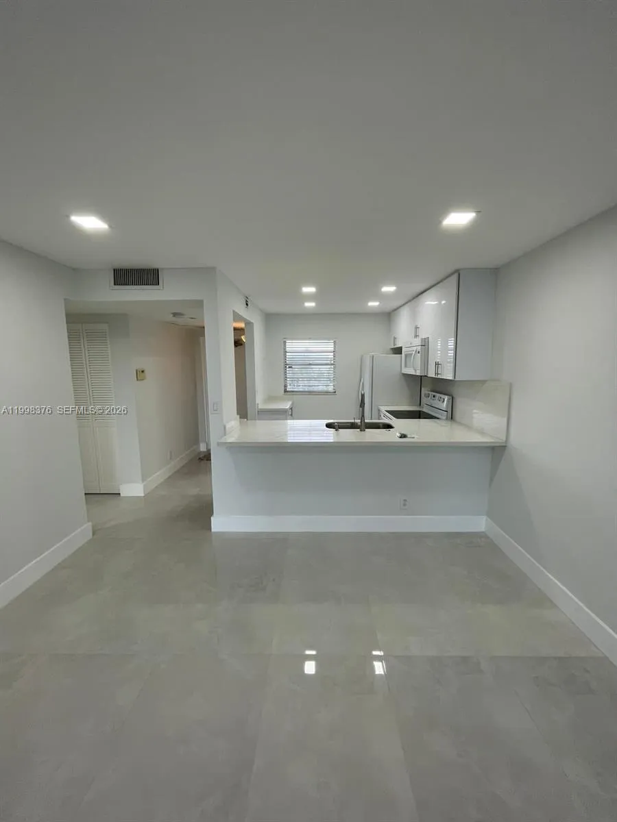 9460 Tangerine Pl # 404, Davie FL 33324