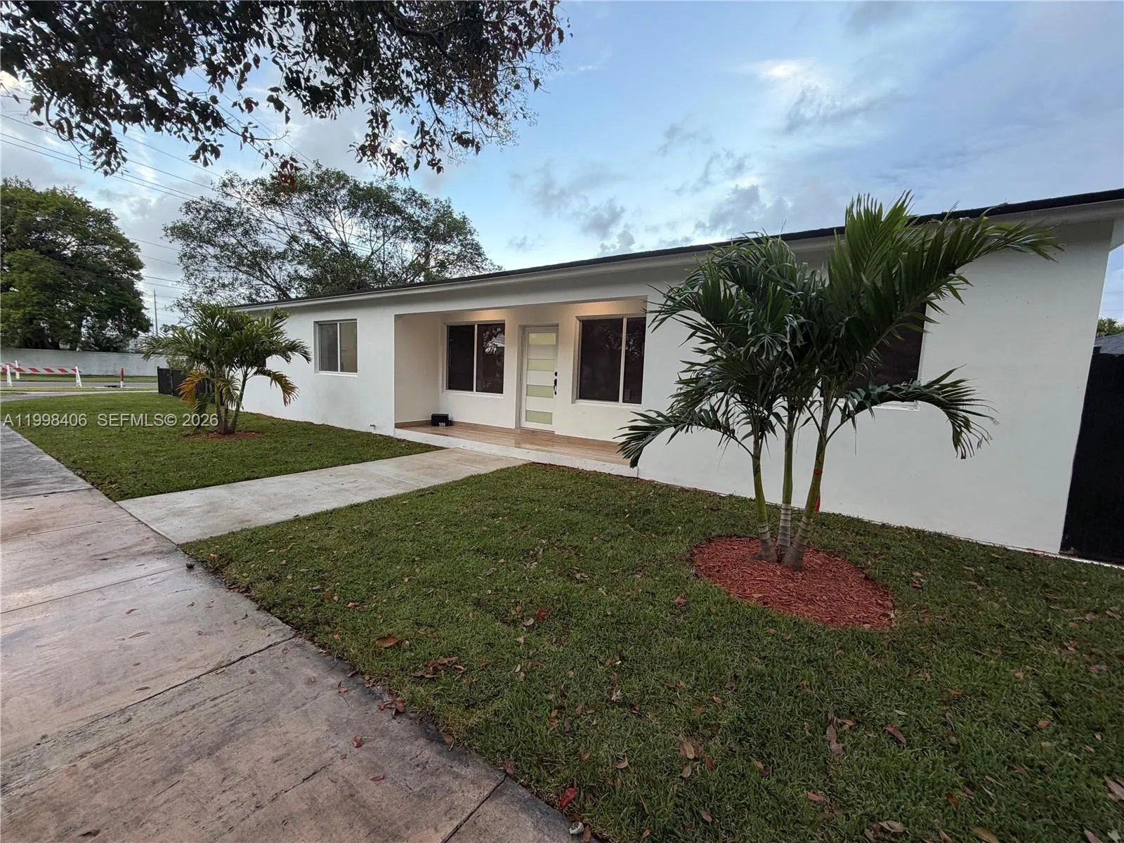 596 Ragan Dr, Miami Springs FL 33166