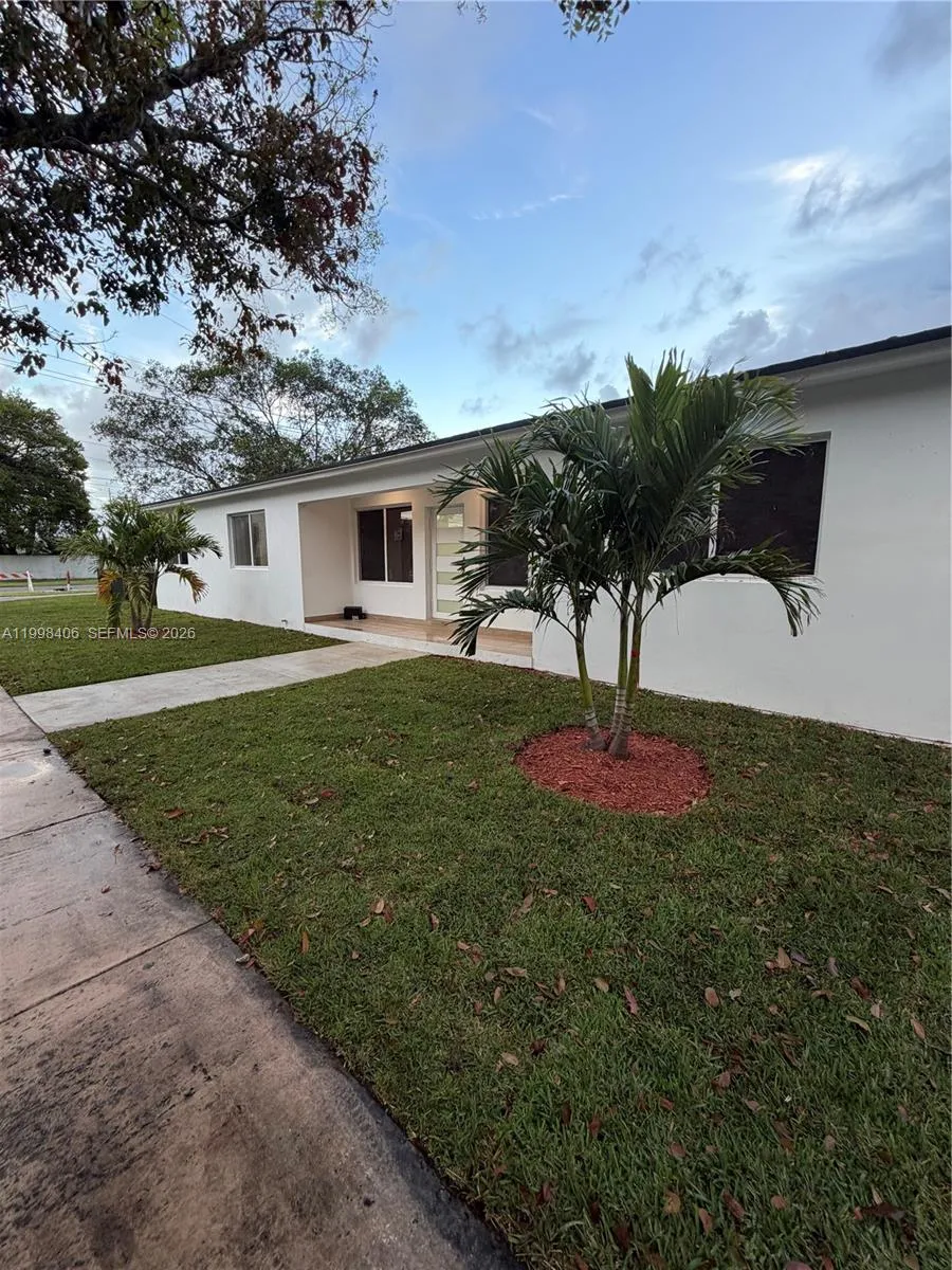 596 Ragan Dr, Miami Springs FL 33166
