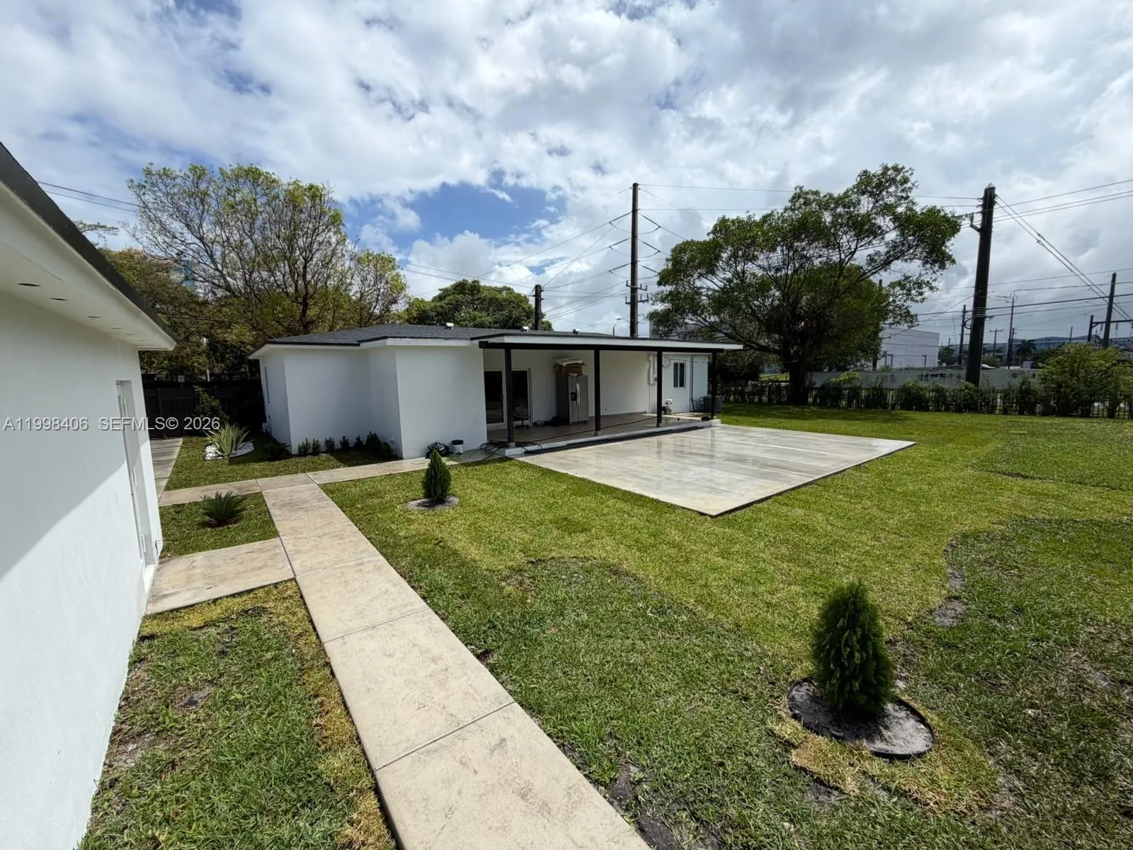 596 Ragan Dr, Miami Springs FL 33166