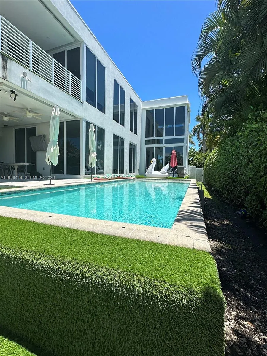 949 Tyler St, Hollywood FL 33019