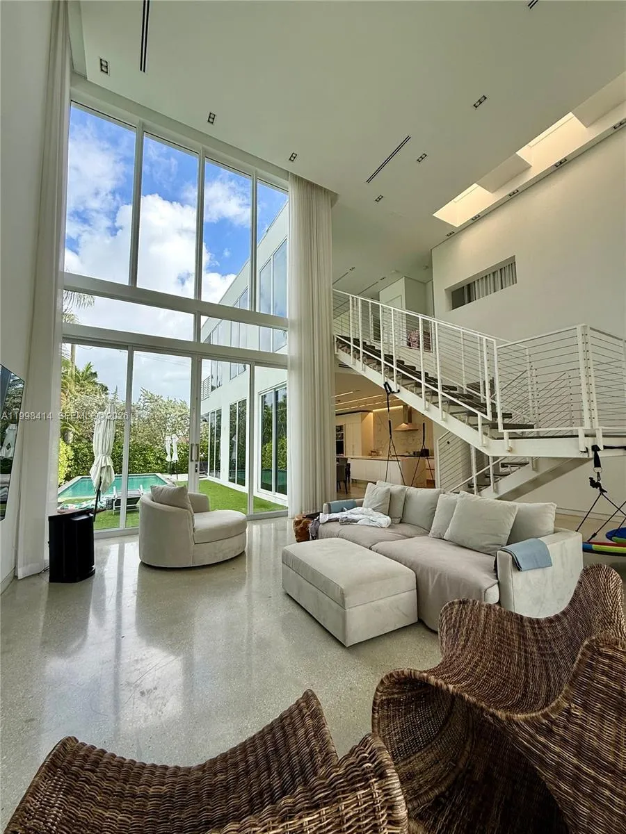 949 Tyler St, Hollywood FL 33019