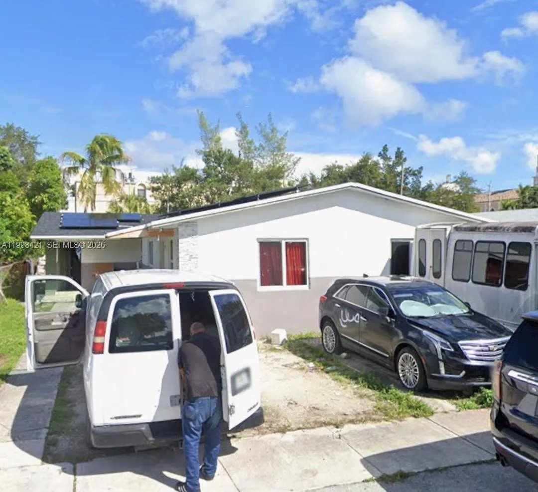 7641 NW 2nd Ct, Miami FL 33150