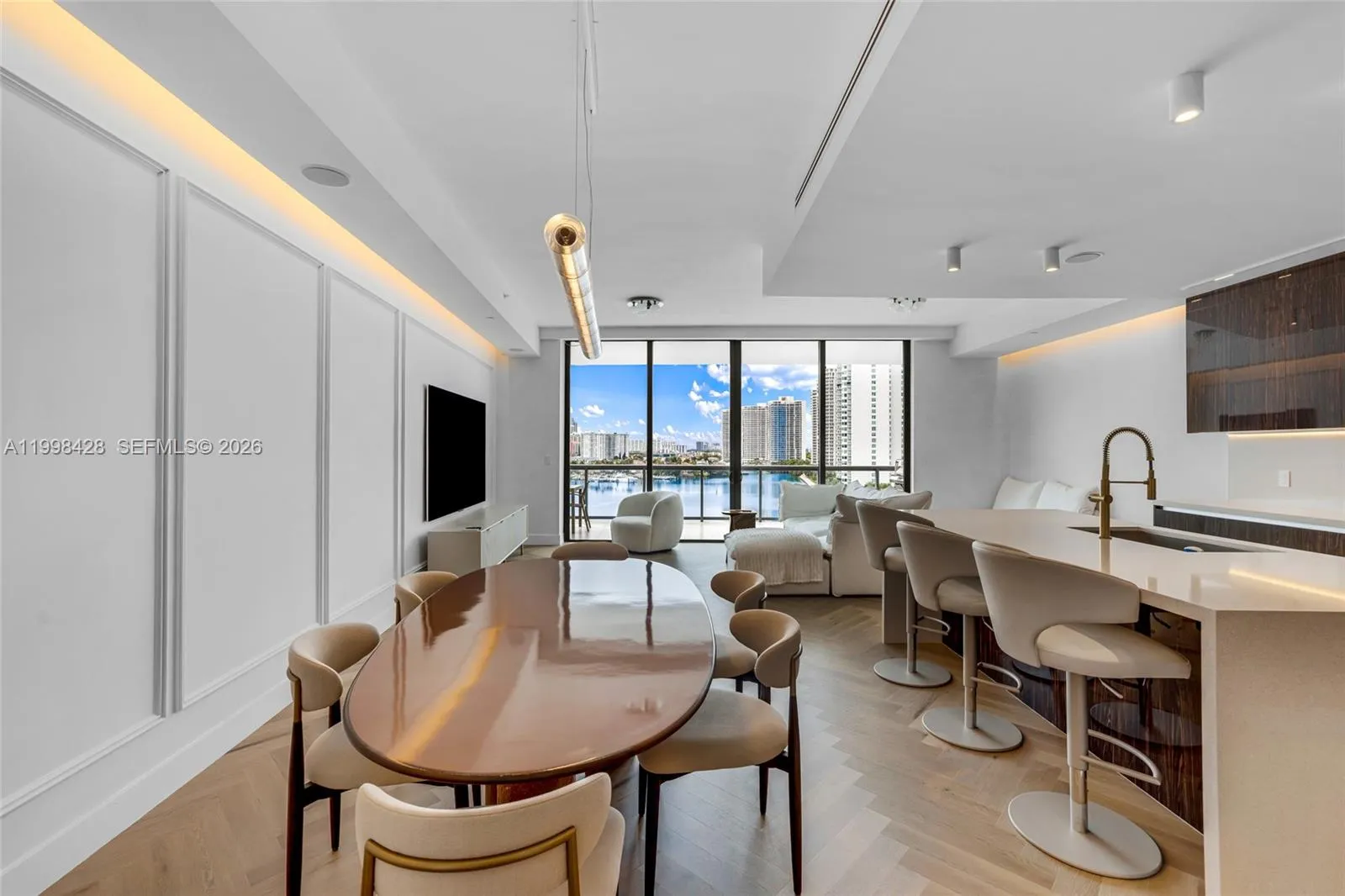 3300 NE 188th St # 812, Aventura FL 33180