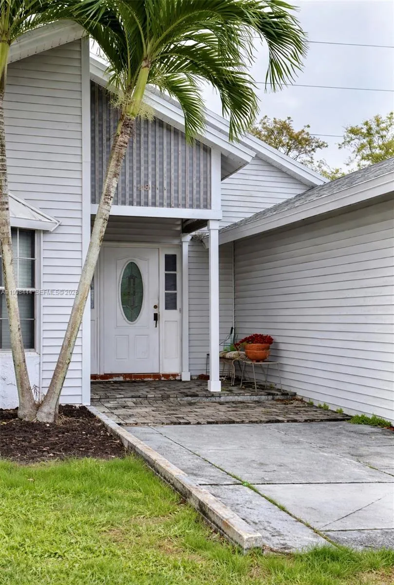 9900 NW 44th Ct, Sunrise FL 33351