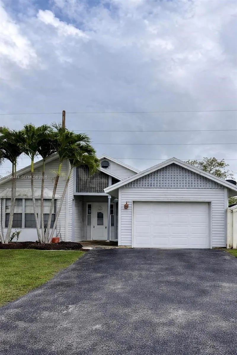 9900 NW 44th Ct, Sunrise FL 33351