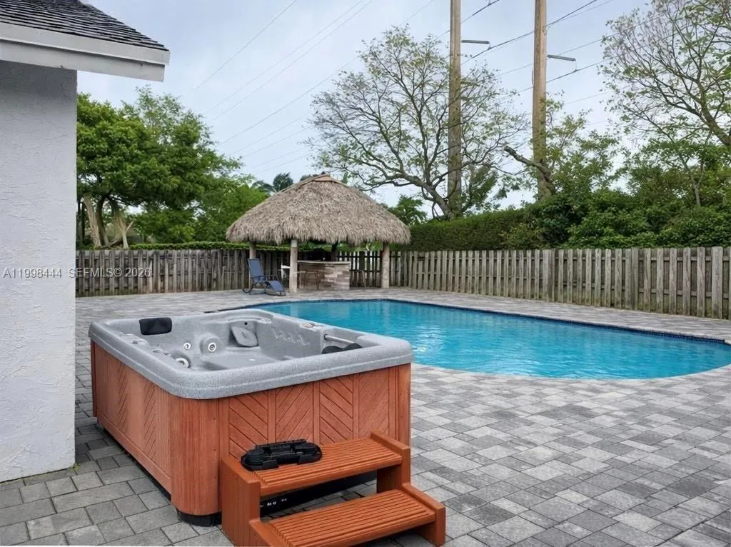 9900 NW 44th Ct, Sunrise FL 33351