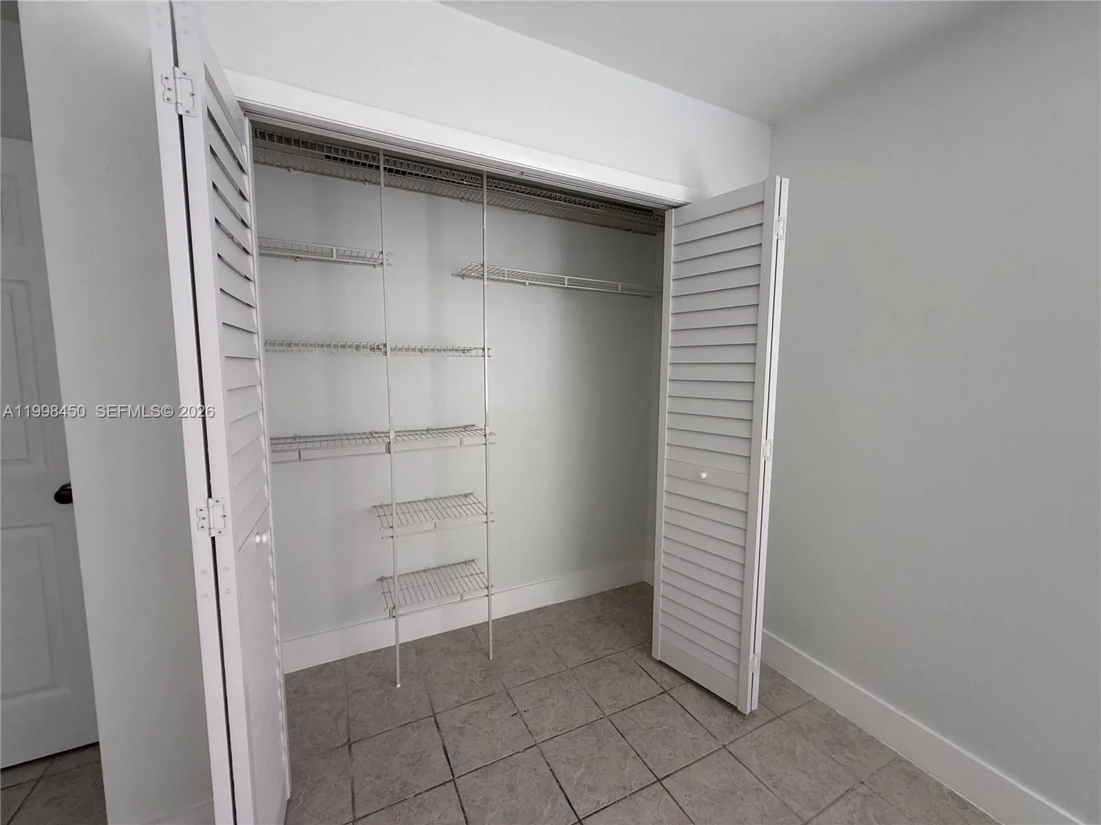 155 Lakeview Dr # 101, Weston FL 33326