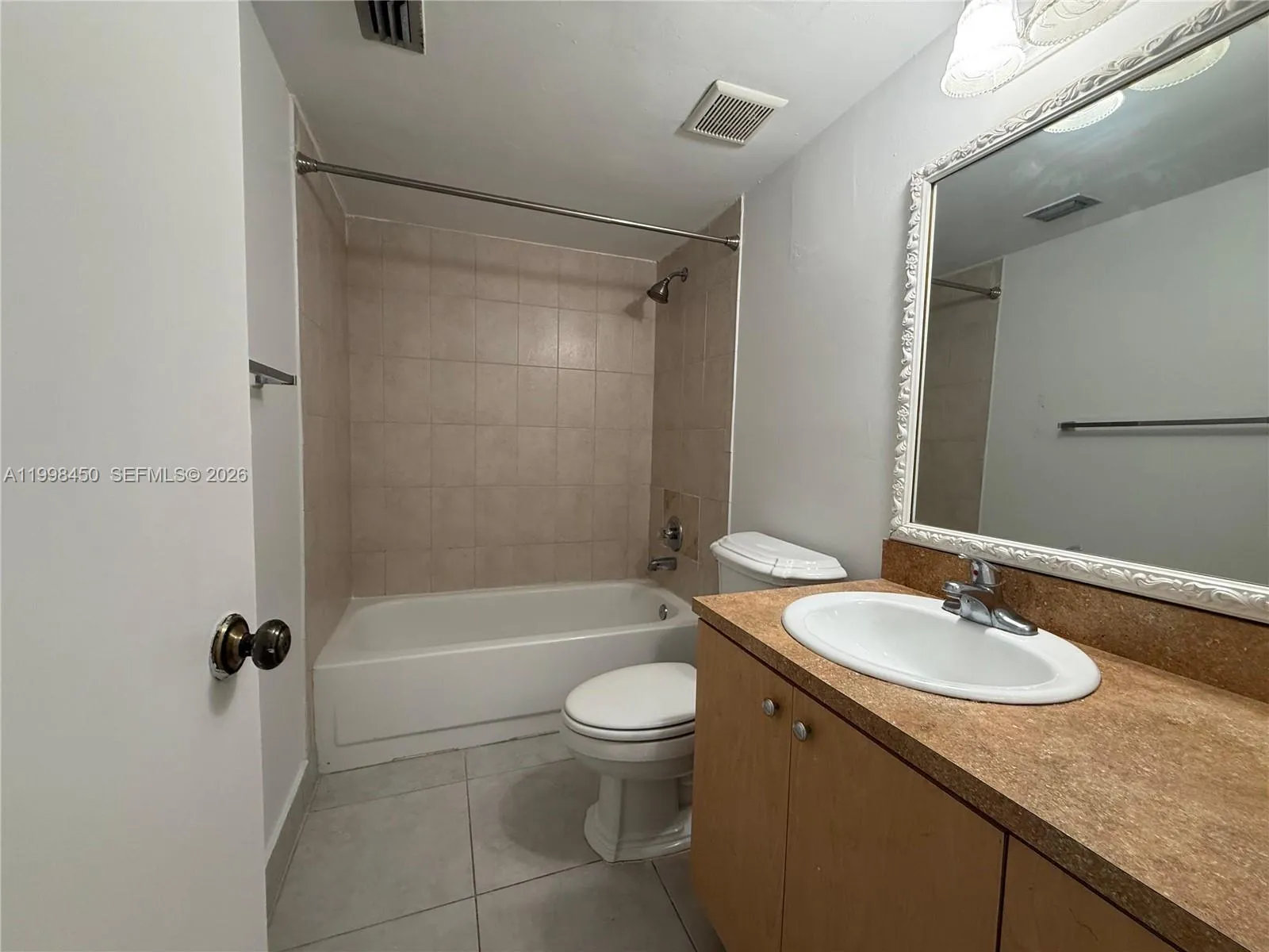 155 Lakeview Dr # 101, Weston FL 33326