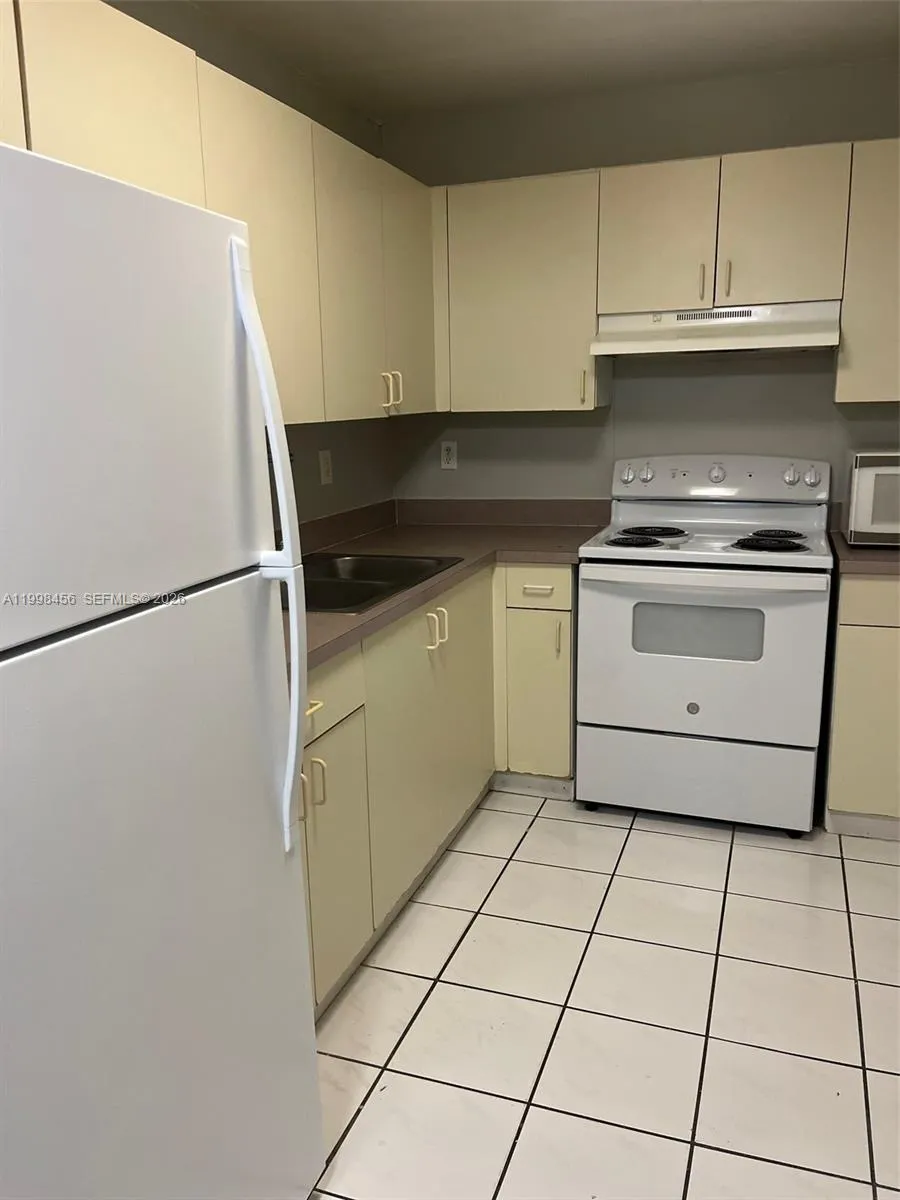 5625 W 20th Ave # 306, Hialeah FL 33012