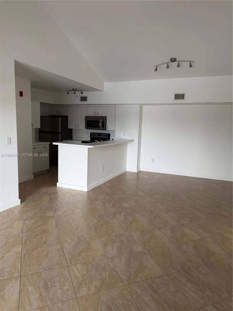 2640 S University Dr # 308, Davie FL 33328