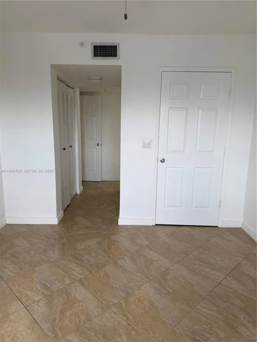 2640 S University Dr # 308, Davie FL 33328