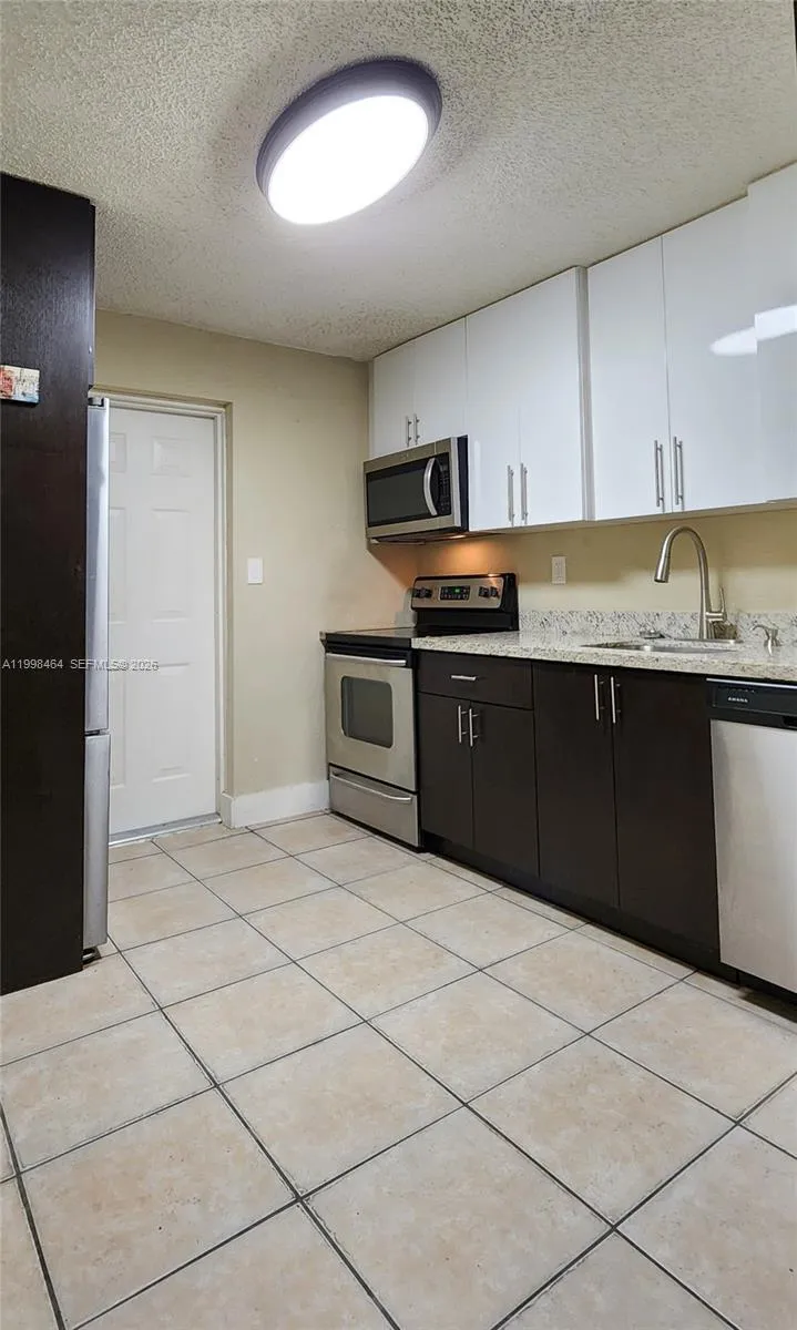 880 E 26th St, Hialeah FL 33013