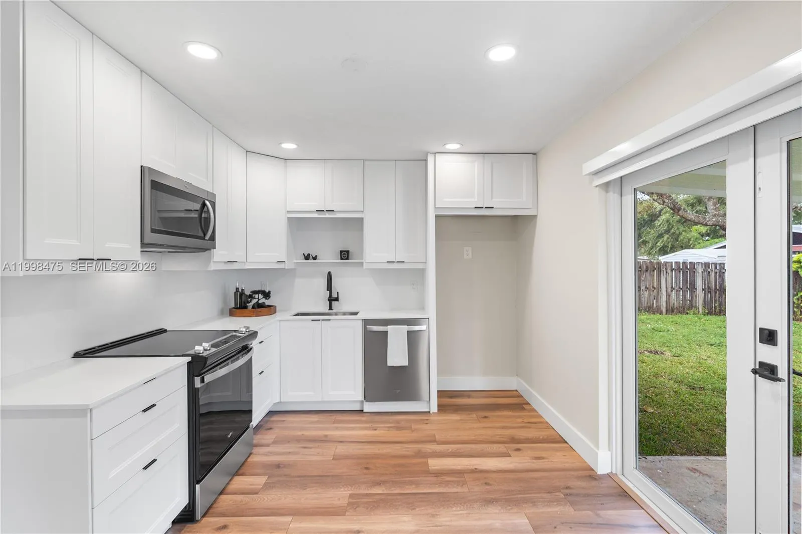 6881 Harding St, Hollywood FL 33024