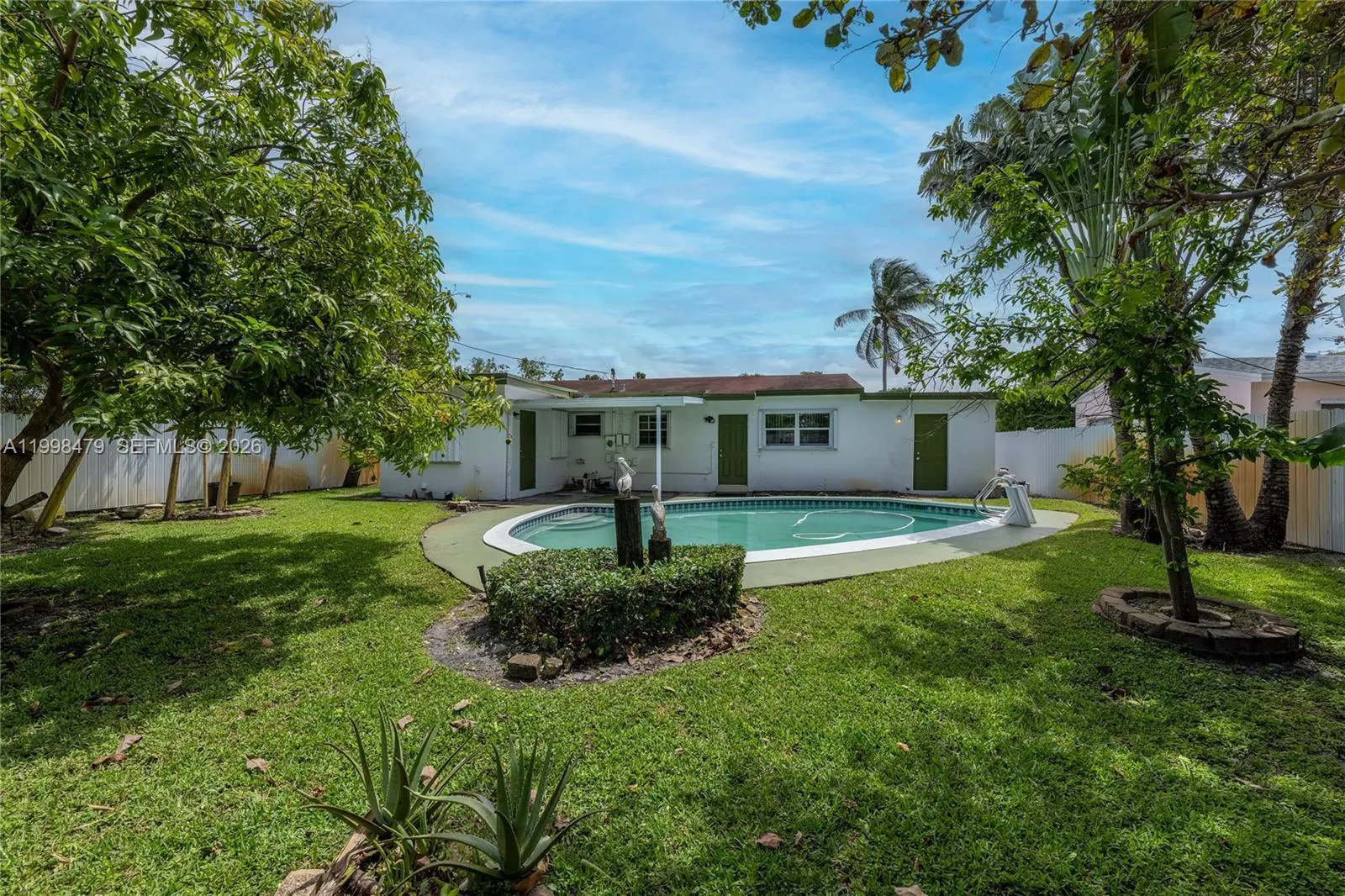 807 SW 26th Ct, Fort Lauderdale FL 33315