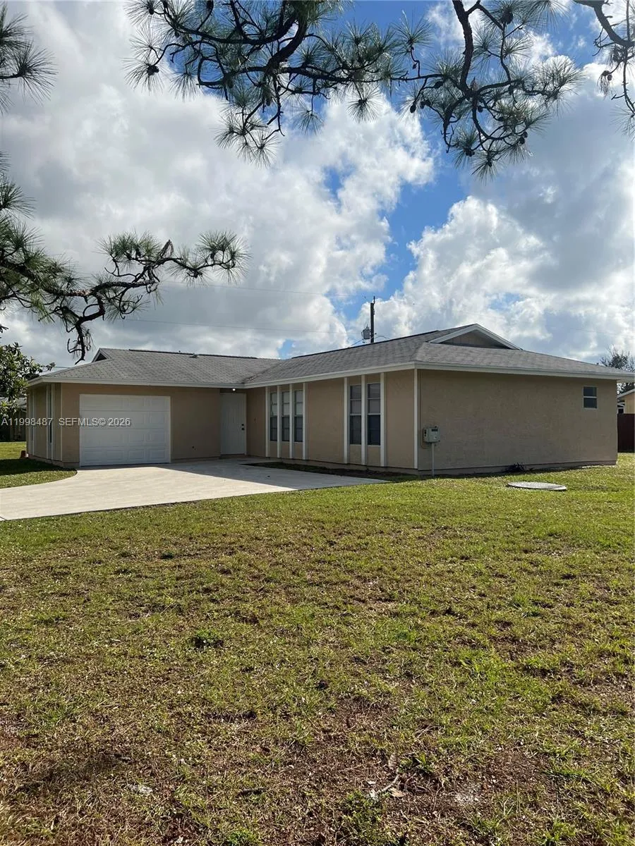 592 SW Todd Ave, Port St. Lucie FL 34983