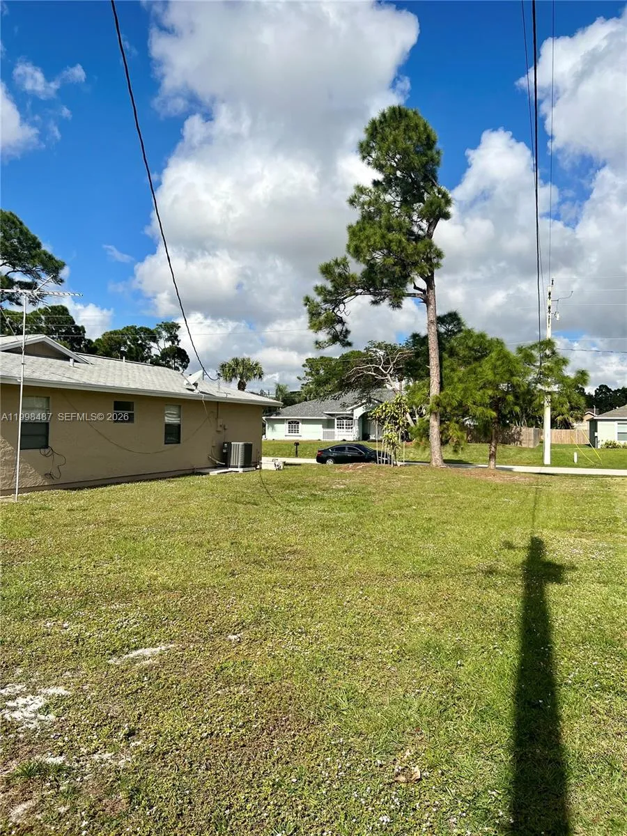 592 SW Todd Ave, Port St. Lucie FL 34983
