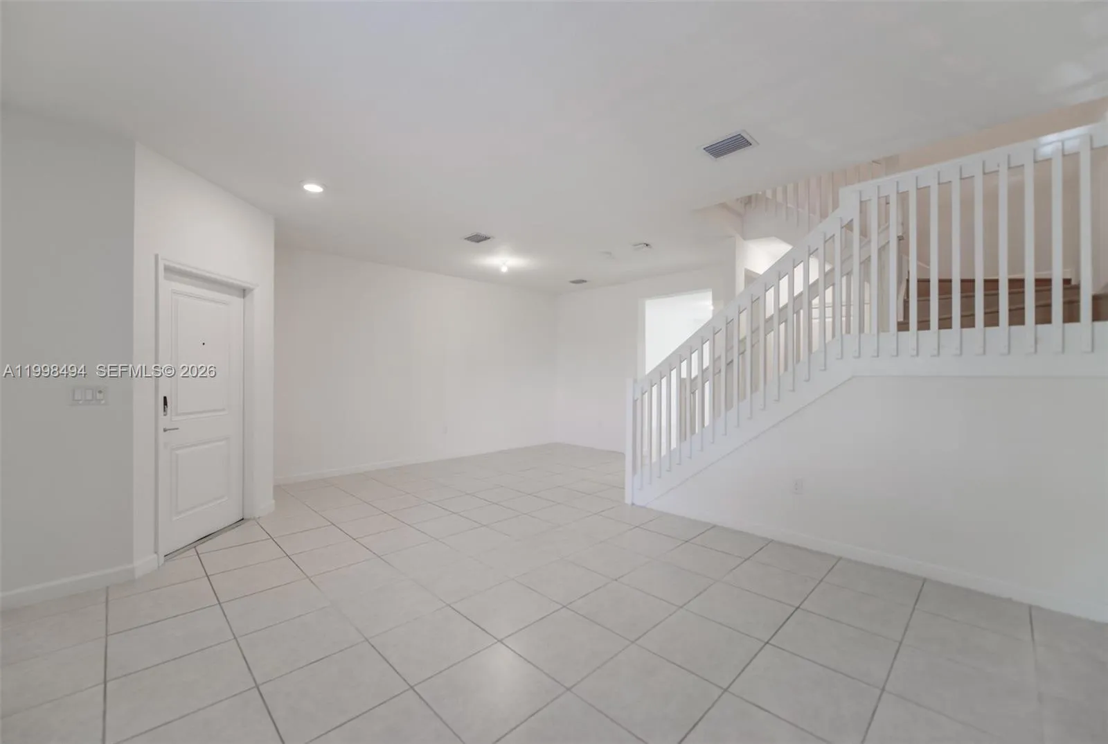 640 NE 207th St, Miami FL 33179