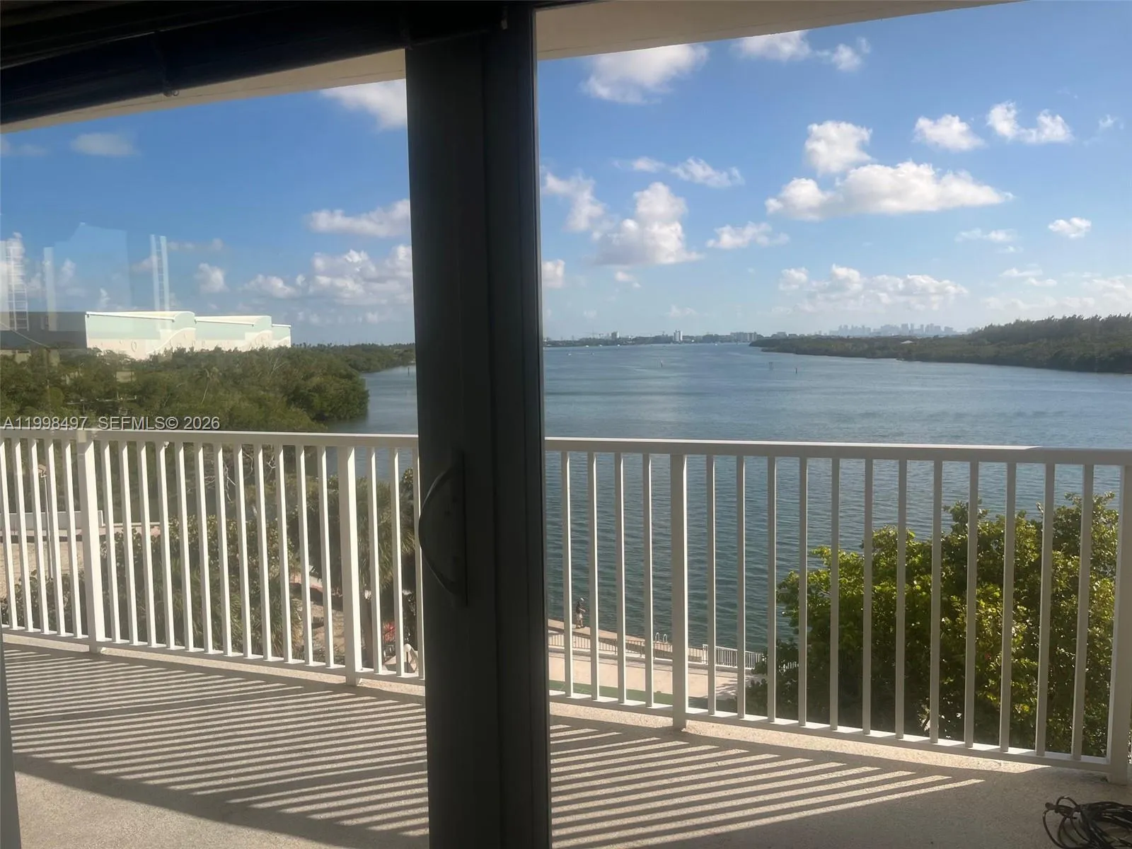 300 Bayview Dr # 516, Sunny Isles Beach FL 33160