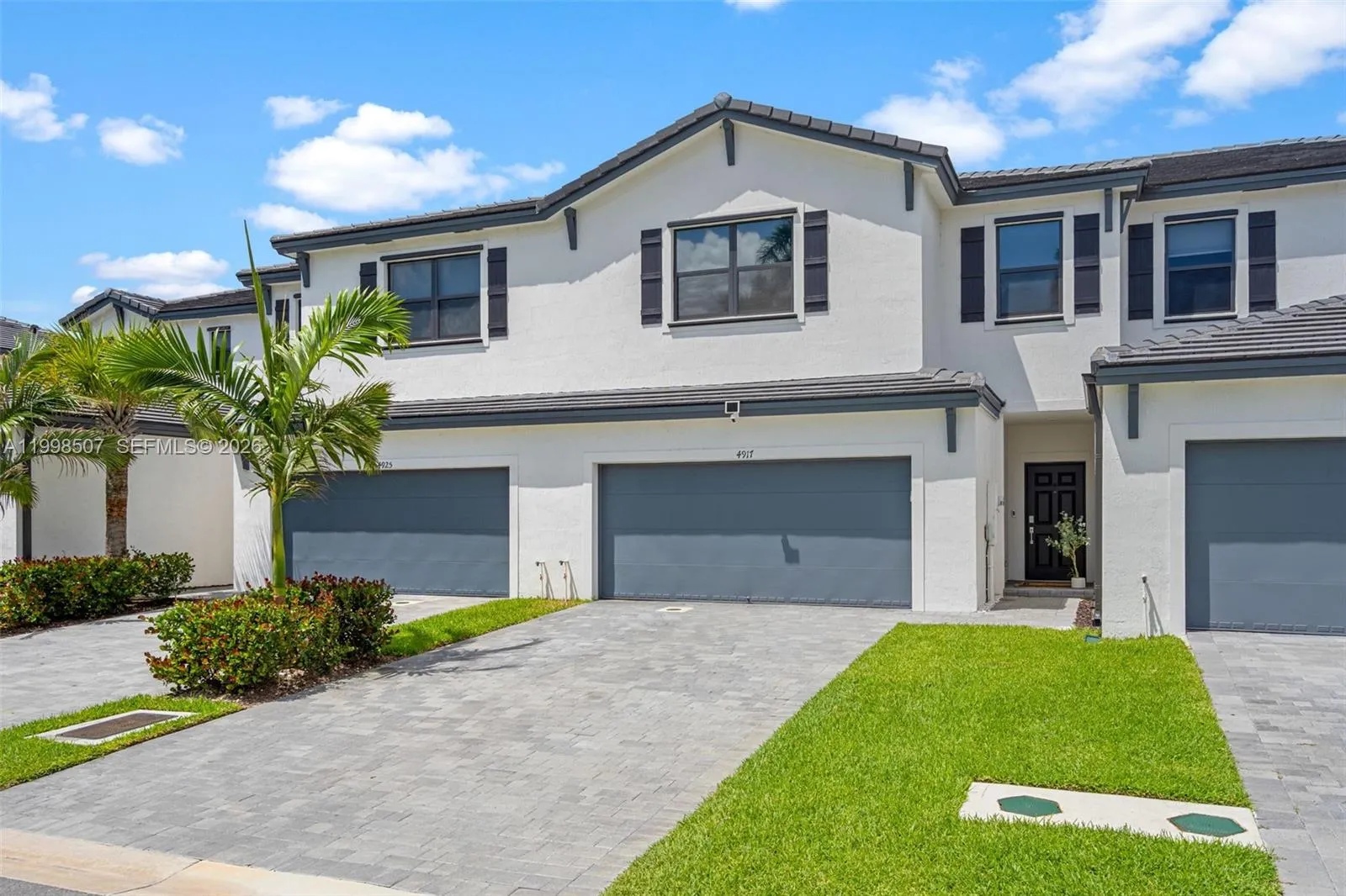 4917 Oakmont Dr, Dania Beach FL 33312