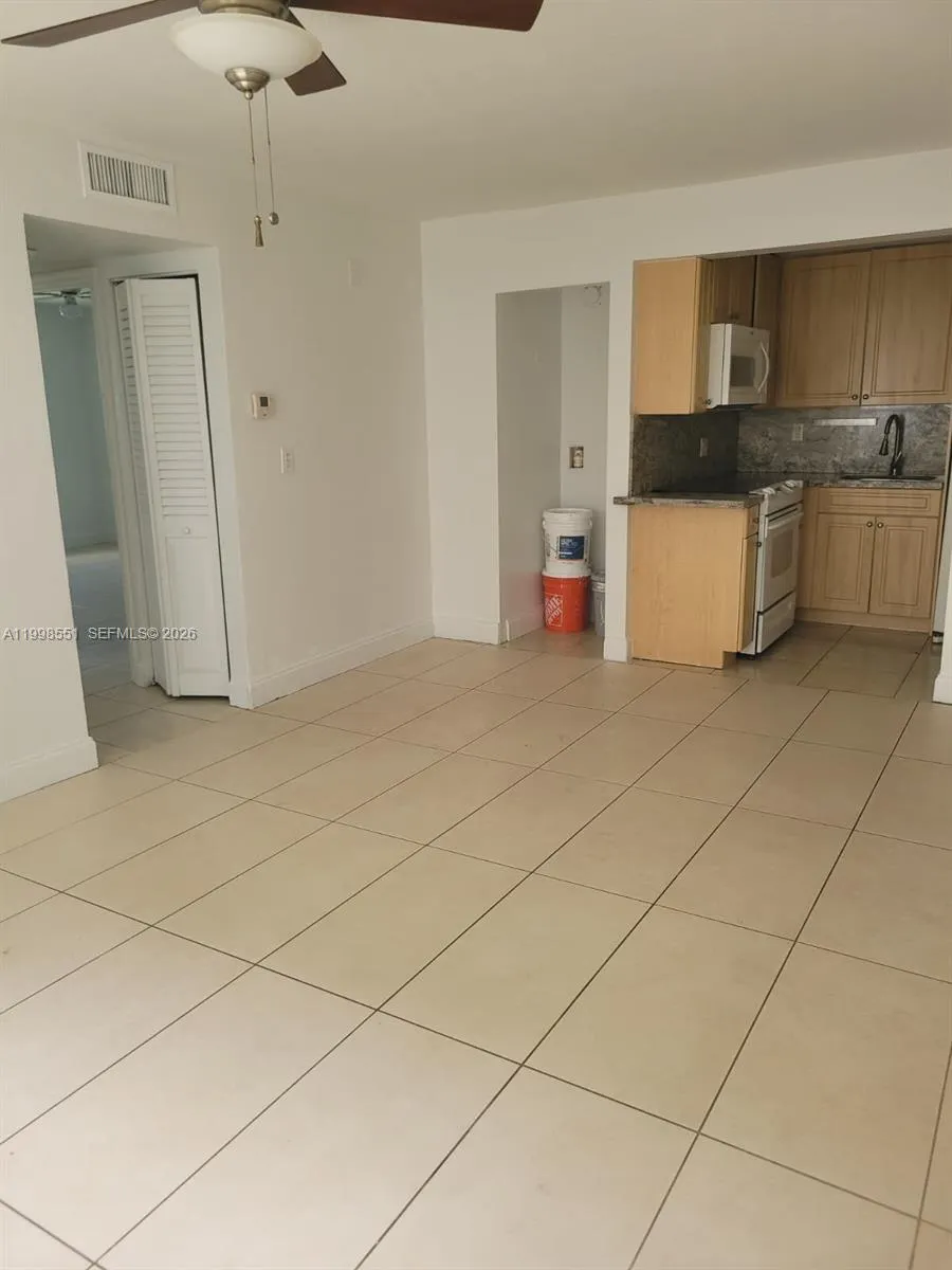 241 SE 9th Ave # 104, Pompano Beach FL 33060