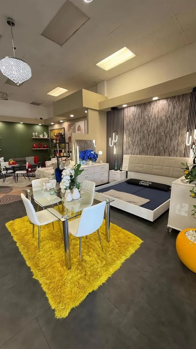 5725 NW 7th St, Miami FL 33126