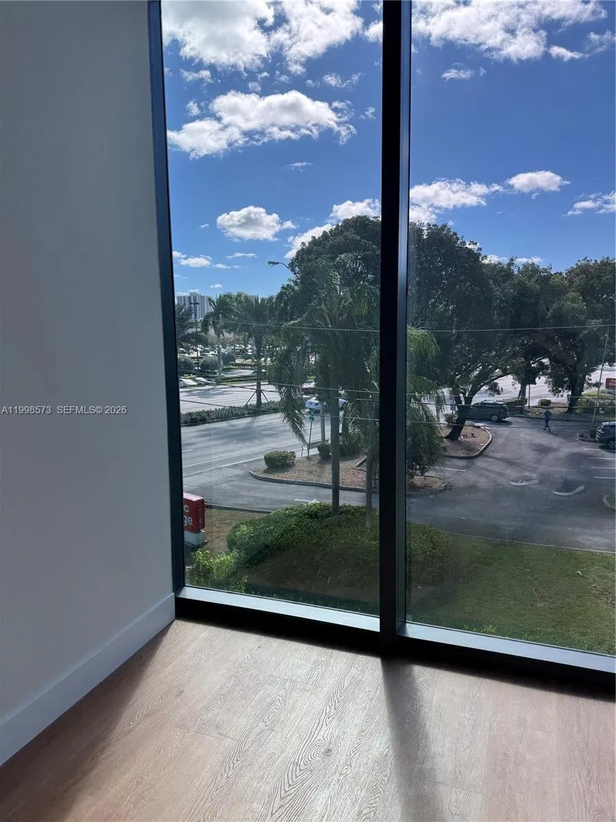 21290 Biscayne Blvd # 208, Aventura FL 33180