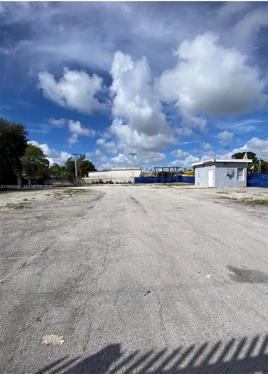 300 NW 79th St, Miami FL 33150