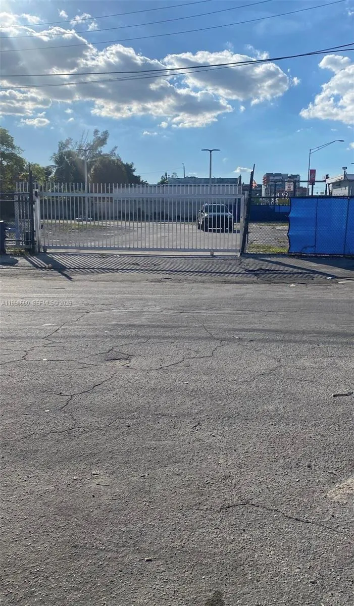 300 NW 79th St, Miami FL 33150