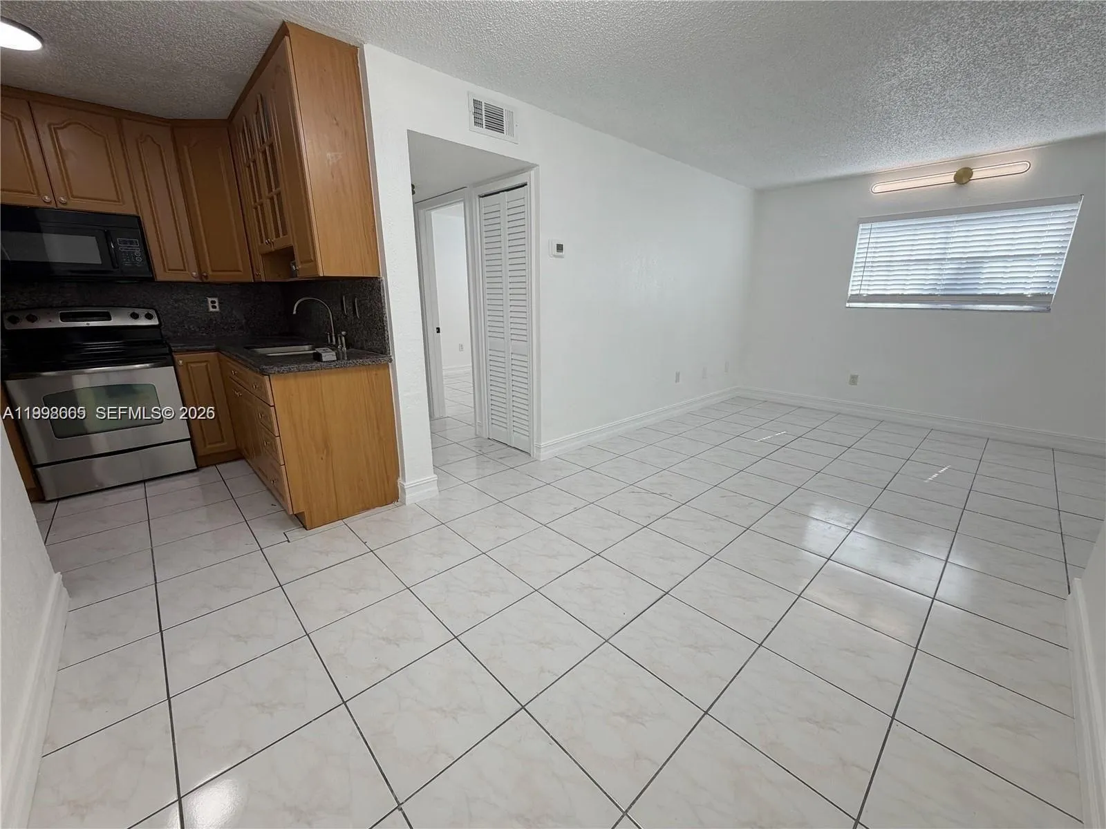 2565 W 56th St # 101, Hialeah FL 33016