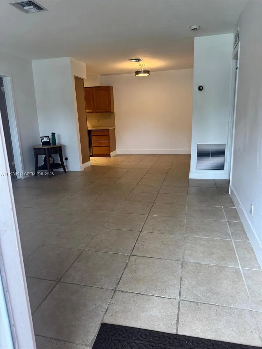 6350 SW 3rd St, Pembroke Pines FL 33023