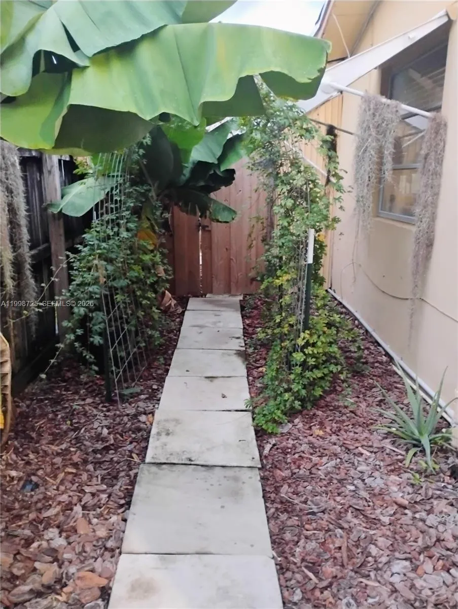 **** Thomas St # 1, Hollywood FL 33021