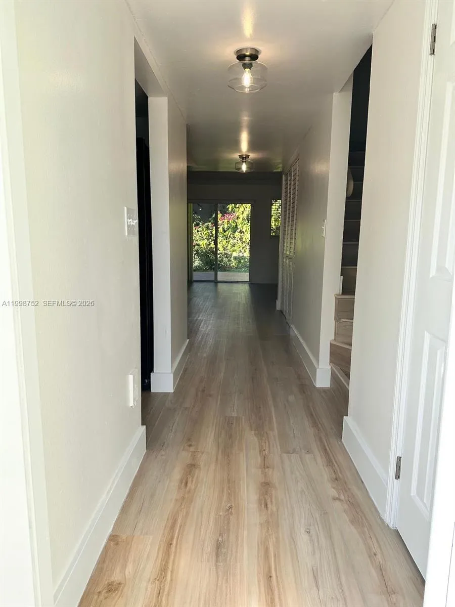 11091 NW 7th St # 104, Miami FL 33172