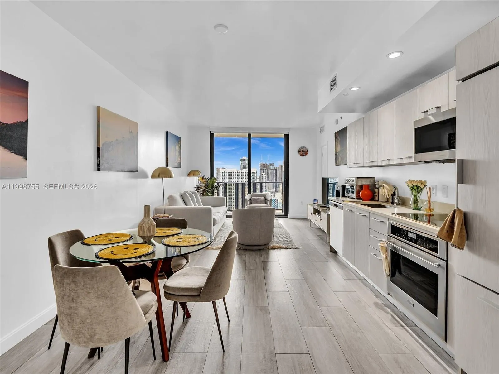 45 SW 9th St # 3609, Miami FL 33130